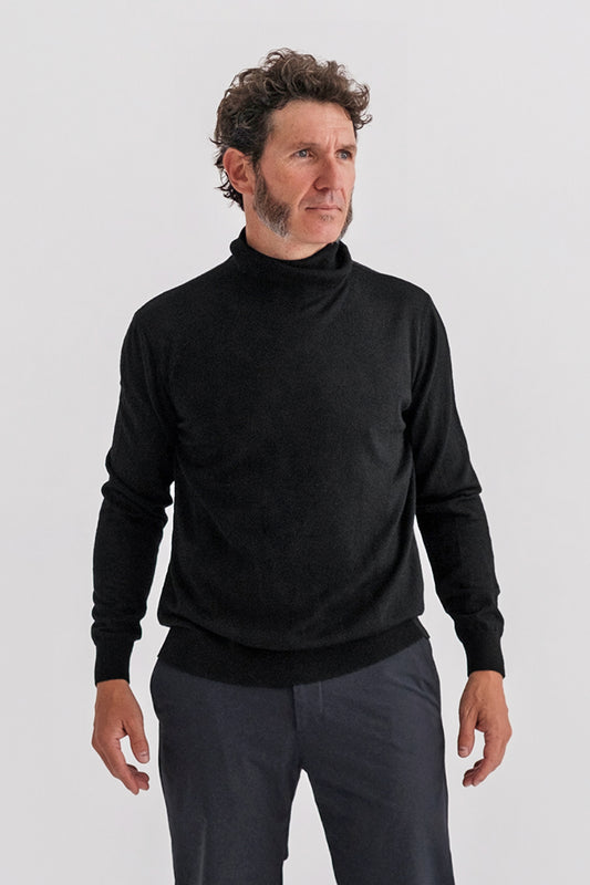 MERINO BLACK TURTLENECK JUMPER