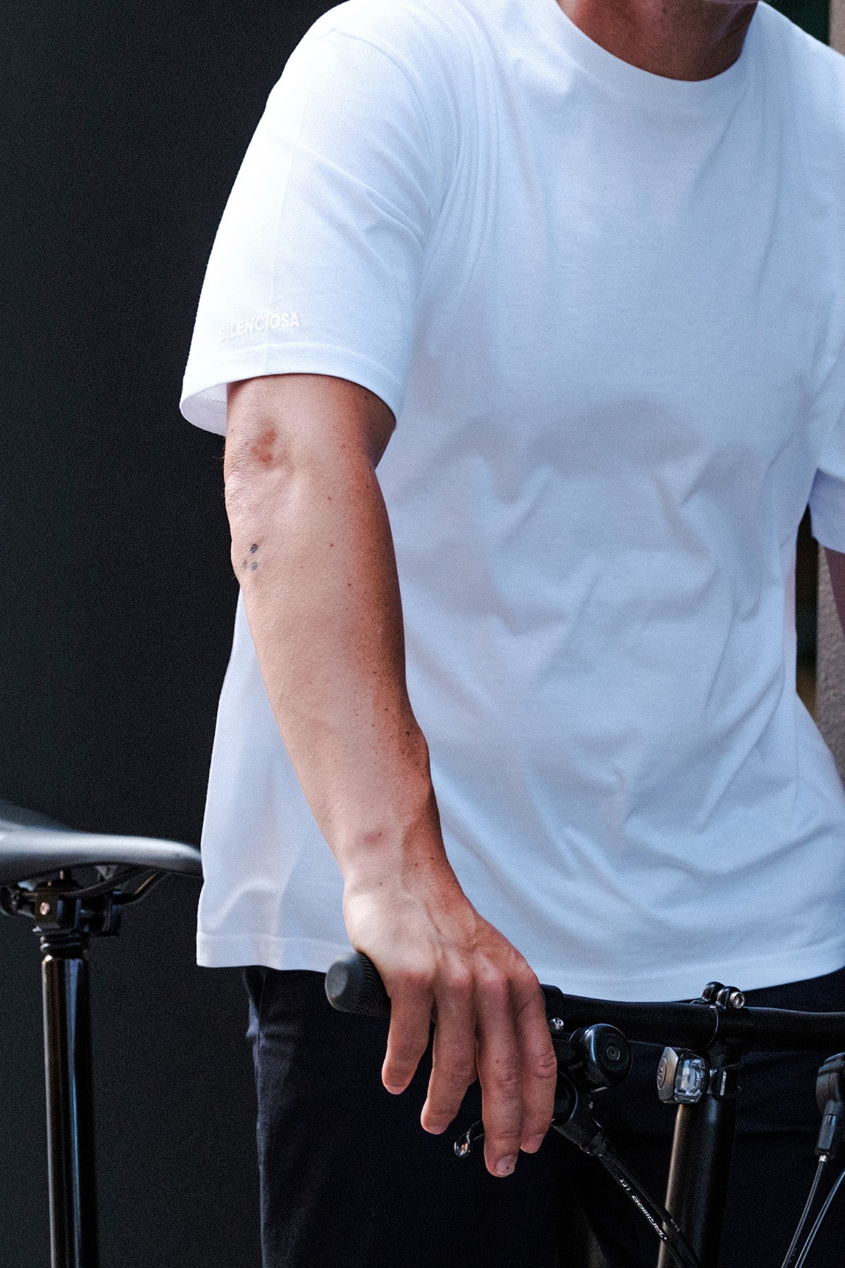 WHITE T-SHIRT EMBOSSED