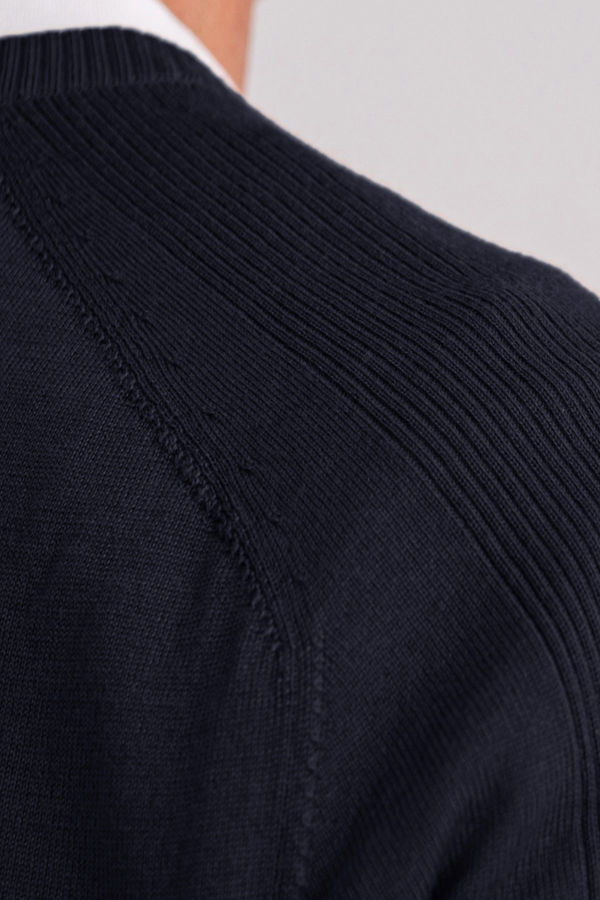 MERINO NAVY ROUND COLLAR JUMPER