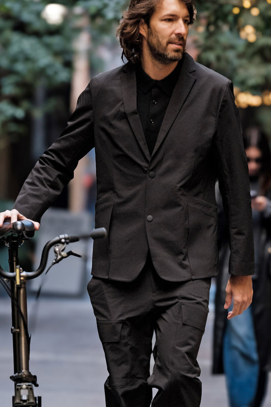 BLACK PLEATED SUIT BLAZER