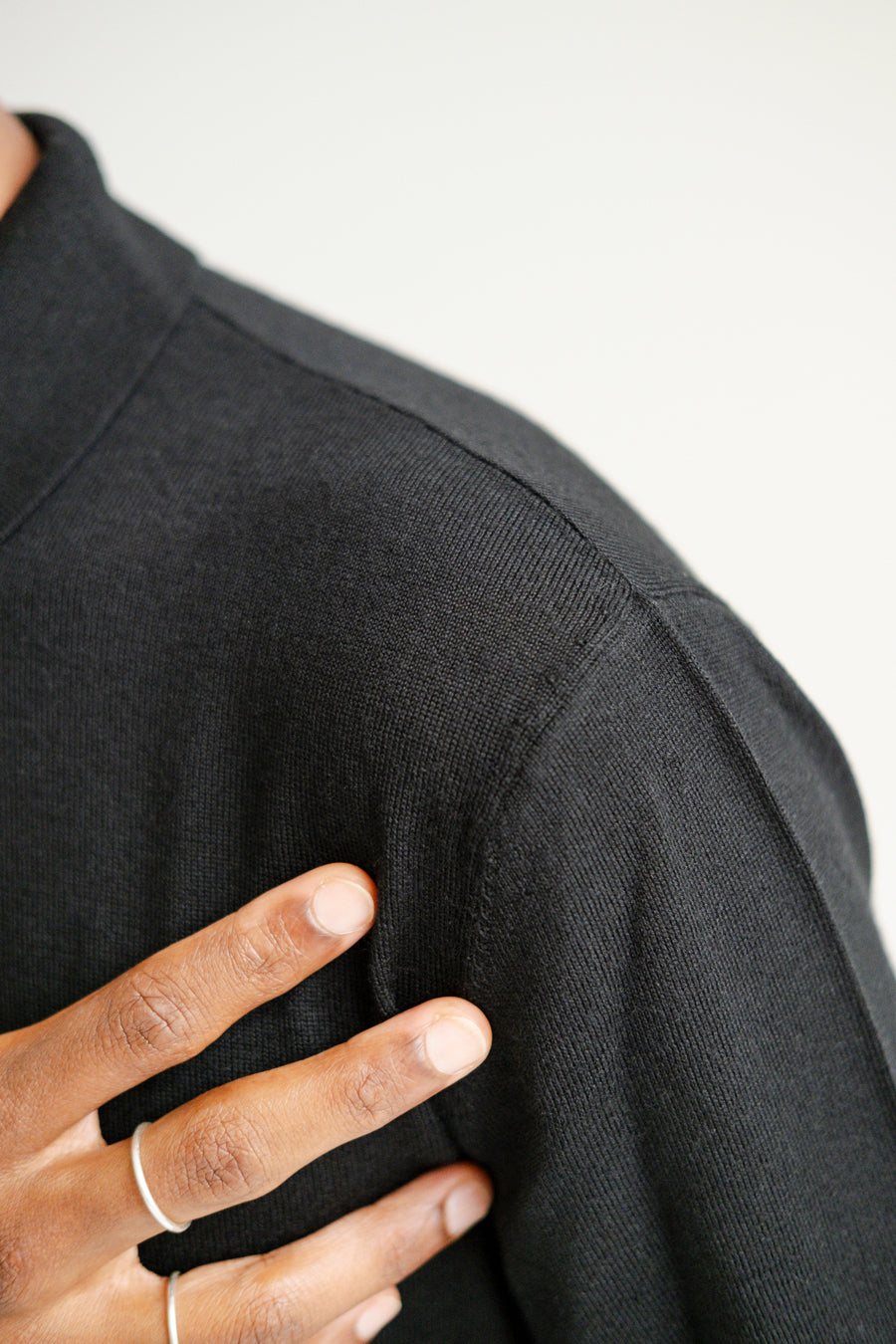 MERINO BLACK POLO LONG SLEEVE